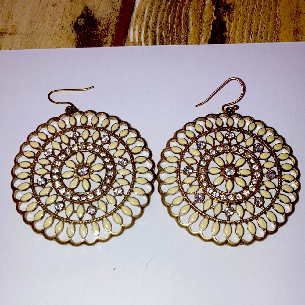 2” CREAM & RHINESTONE MEDALLION CIRCLE EARRINGS!
